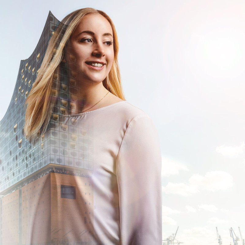 Student Franziska with a view of Hamburg harbour and the Elbphilharmonie in the background