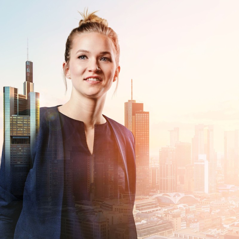 Customer consultant Anke with the skyline in the background