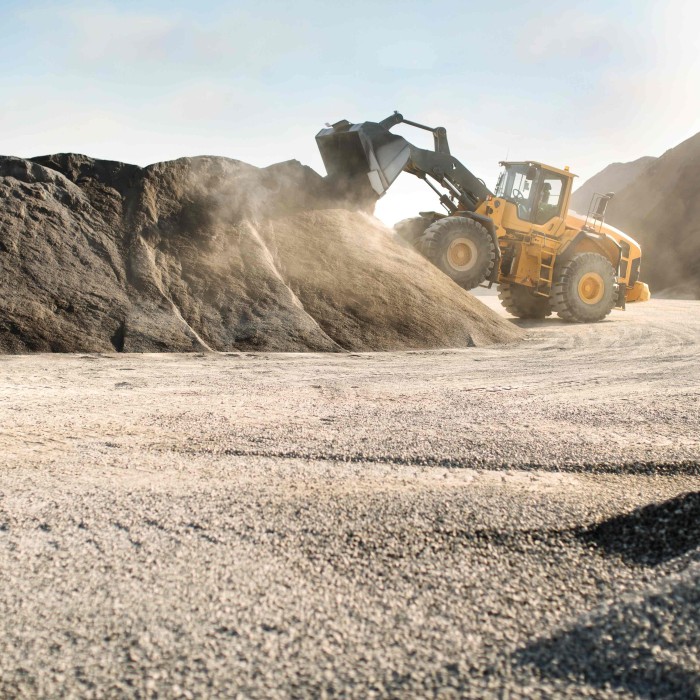 Excavator loading debris