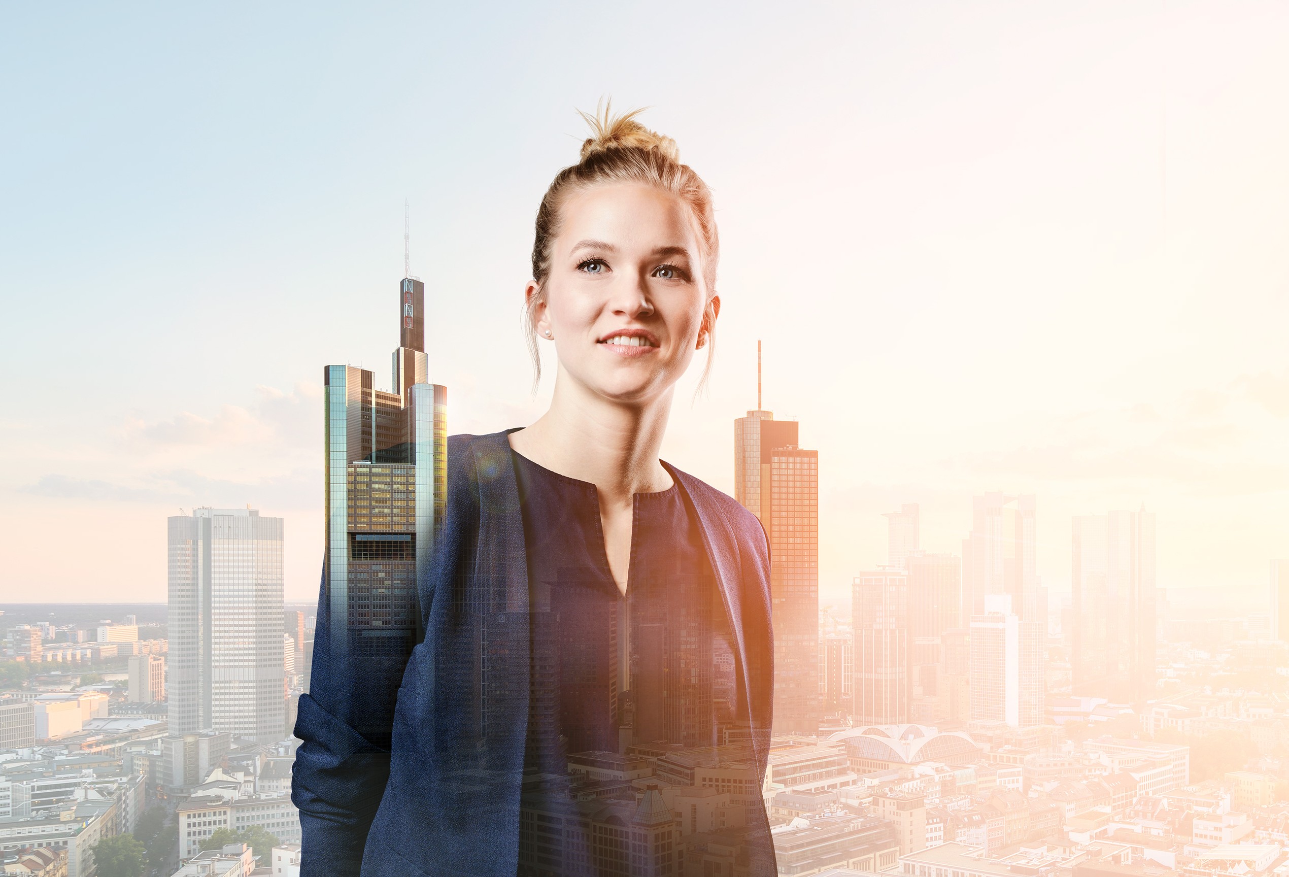 Customer consultant Anke with the skyline in the background